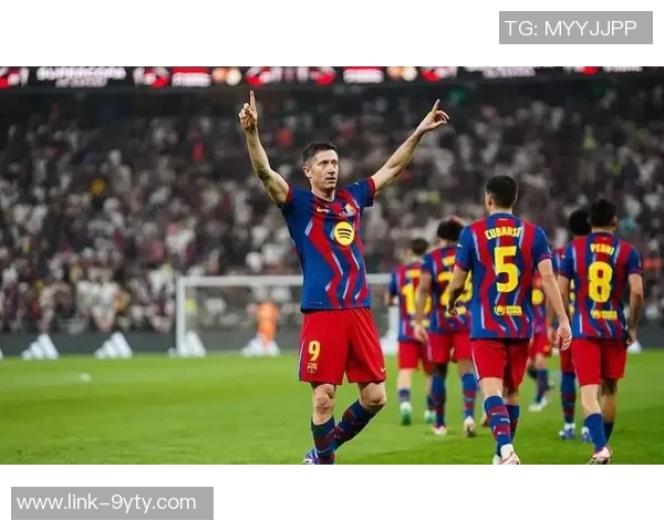 弗里克巧妙应对前锋选择难题费兰与莱万谁能赢得首发机会 弗里克巧妙应对前锋选择难题费兰与莱万谁能赢得首发机会